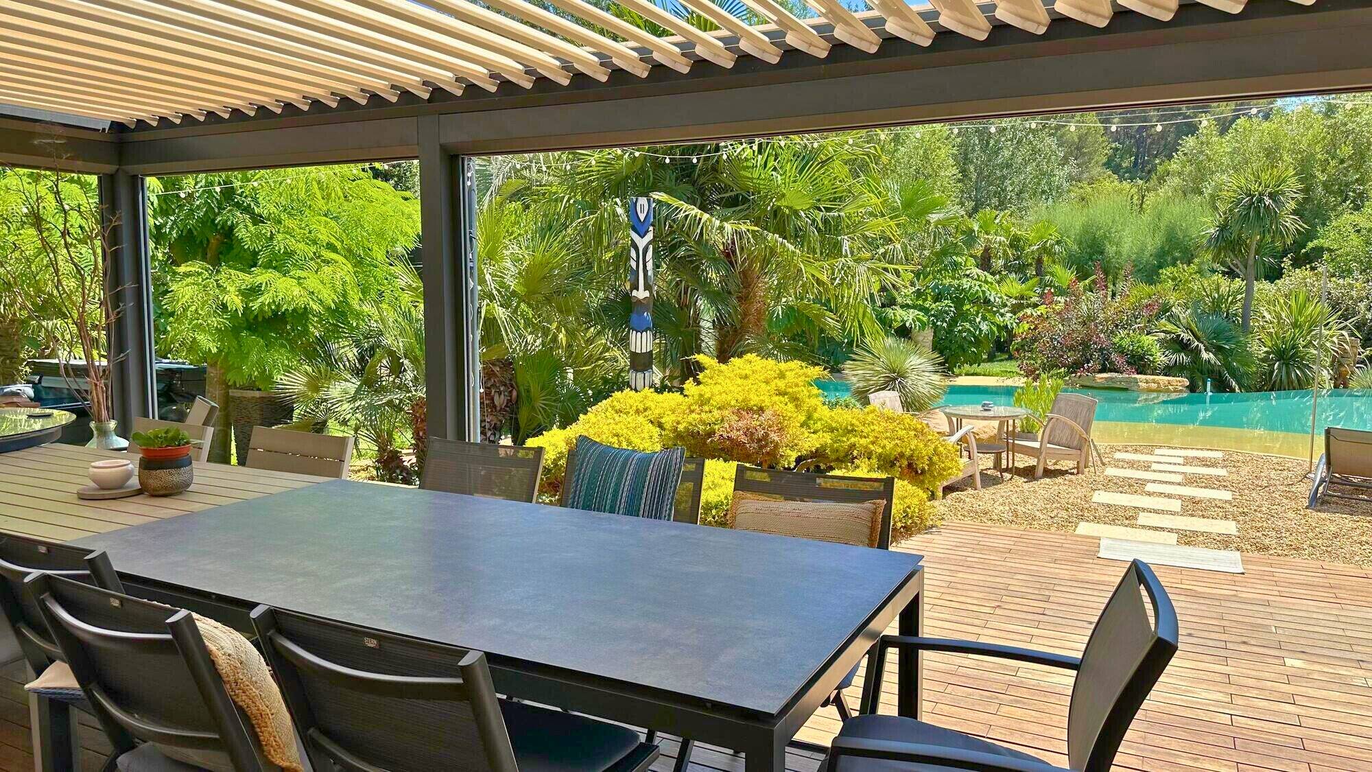 Pergola Terrasse pour vos repas et évènements à Aix en Provence - Tiki Palm Beach Resort (2)