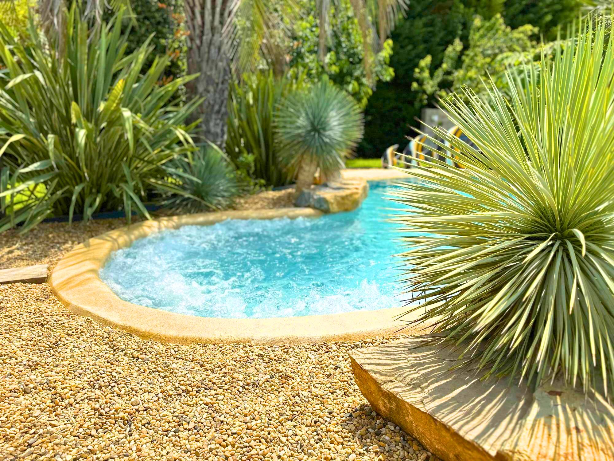 Piscine privative avec balnéo et jacuzzi - Tiki Palm Beach Resort