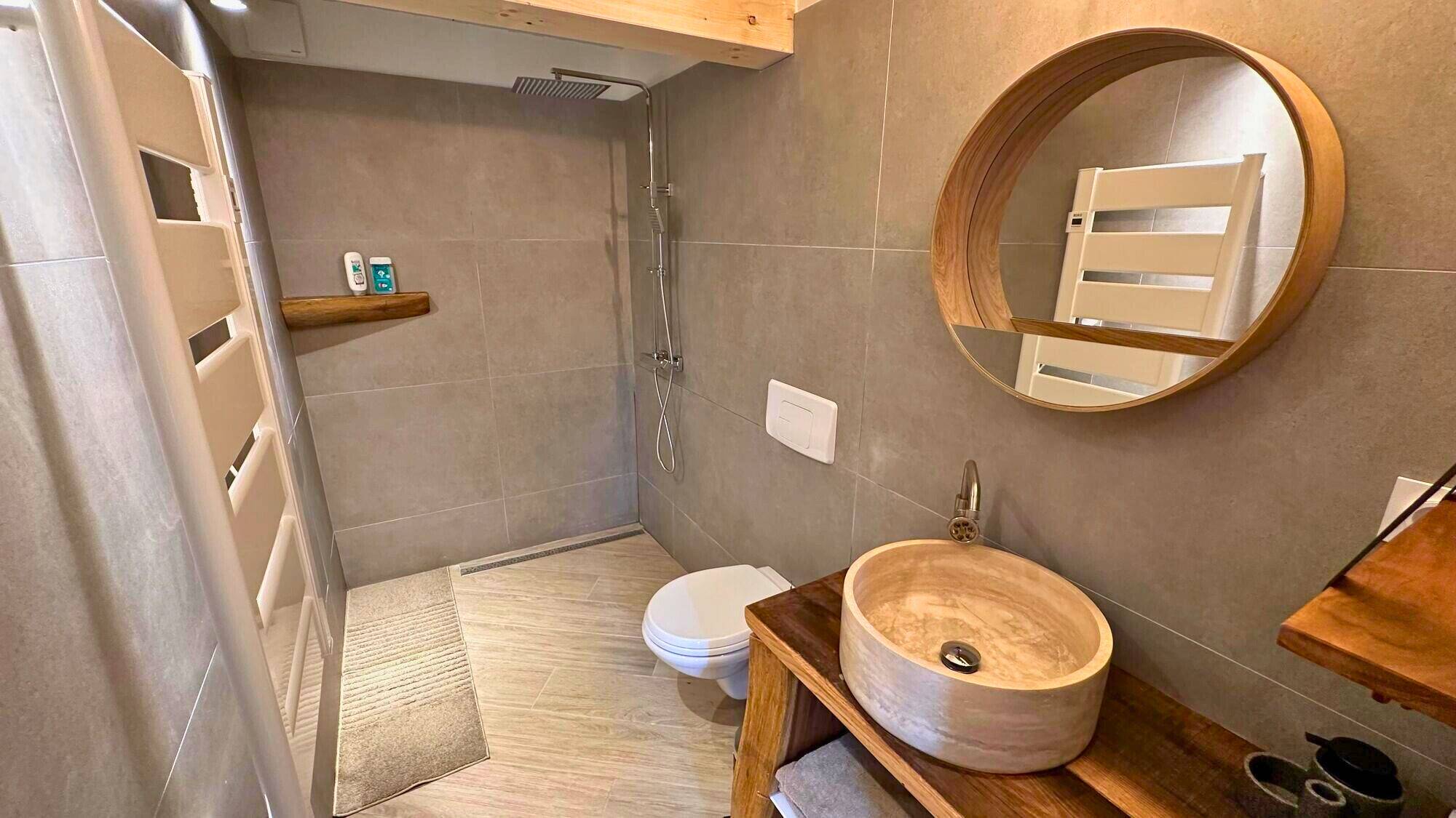 Salle d eau indépendante avec gel douche compris Studio Tiki Lodge pour 2 ou 4 personnes - Tiki Palm Beach Resort (3)